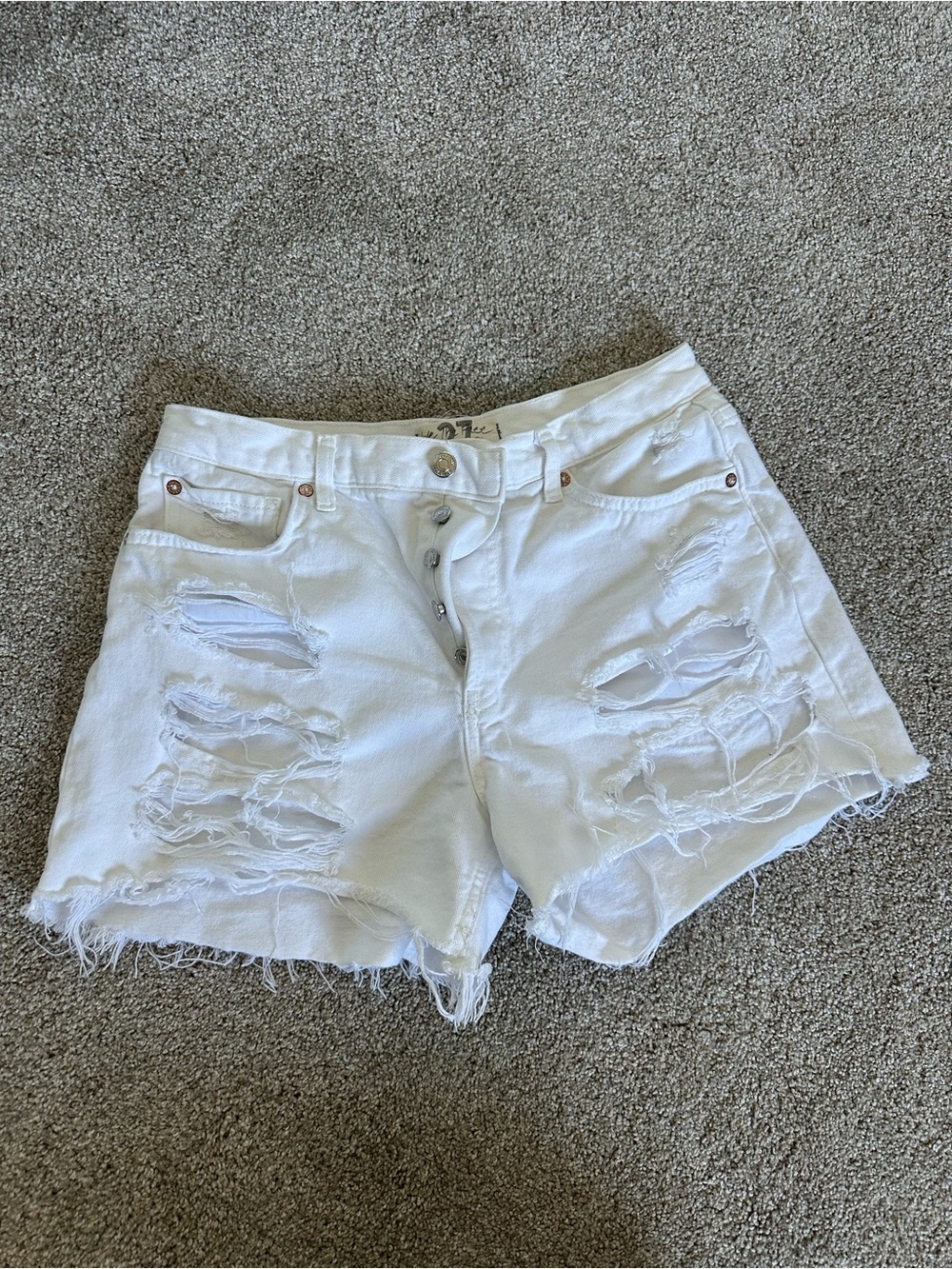 We The Free White Distressed Women’s Denim Shorts Mid-rise